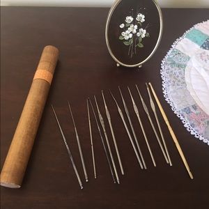 12 crochet hooks in wooden case